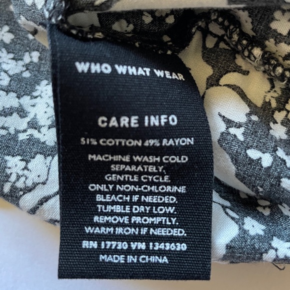 WHO WHAT WEAR Womens Small Blouse Shirt Floral Black White Long Sleeve Button Up - Picture 7 of 7